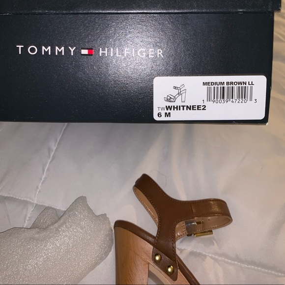 ❌SOLD❌ New Tommy Hilfiger Tan Wood Heels size 6 - Picture 3 of 4